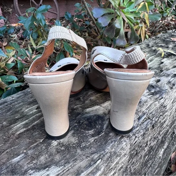 John Fluevog 8.5 M Prodigy Taupe Patent Leather Slingback Pumps Shoes Peru - Picture 4 of 14